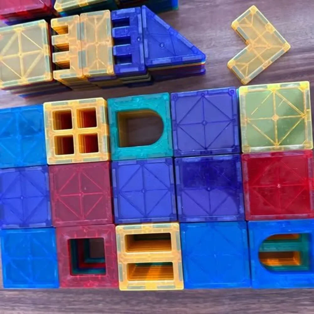 Magnetic Tiles Building Set 305 Pieces | STEM Educational Toy | Excellent Condit